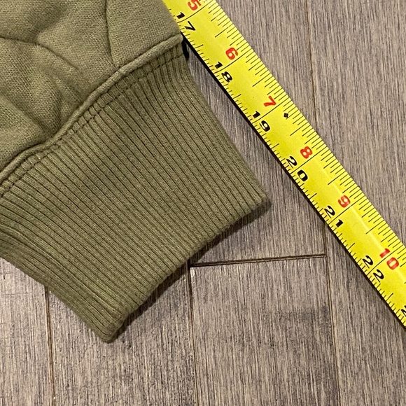 🚫SOLD🚫 NWT Abercrombie & Fitch Onion-Quilted Bomber Jacket - Picture 8 of 8